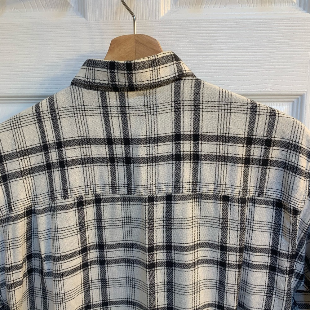 Metropolitan View Trendy White Shirt - Picture 6 of 6